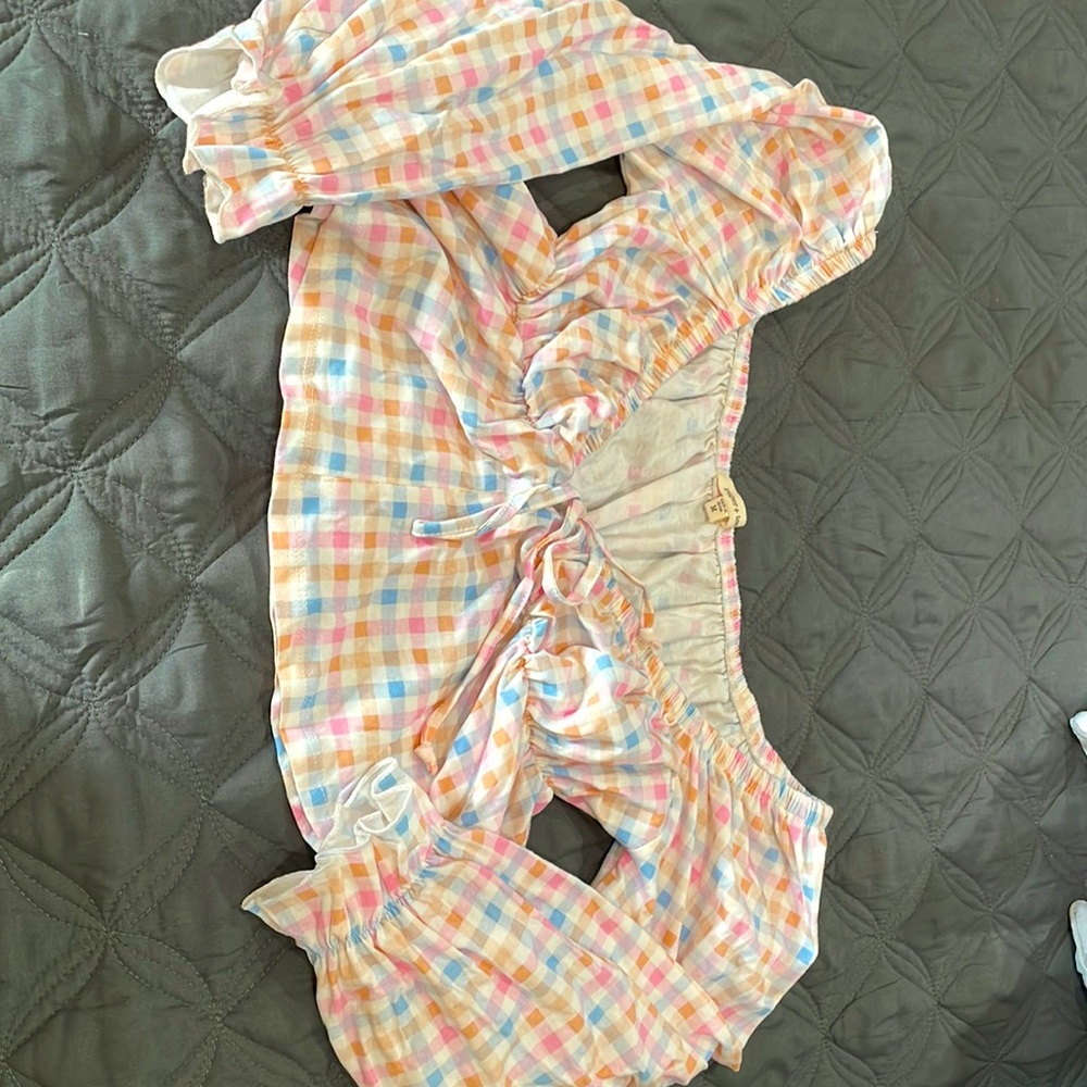 Cute top!! Size medium